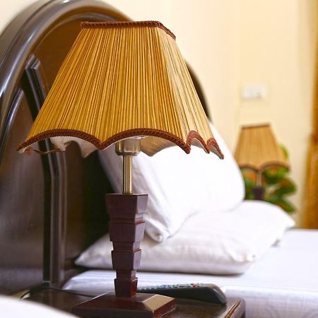 Luxury Inn Karacsi Kültér fotó