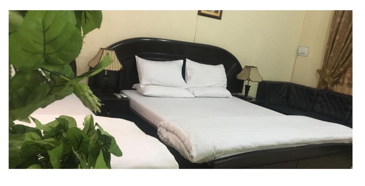 Luxury Inn Karacsi Kültér fotó