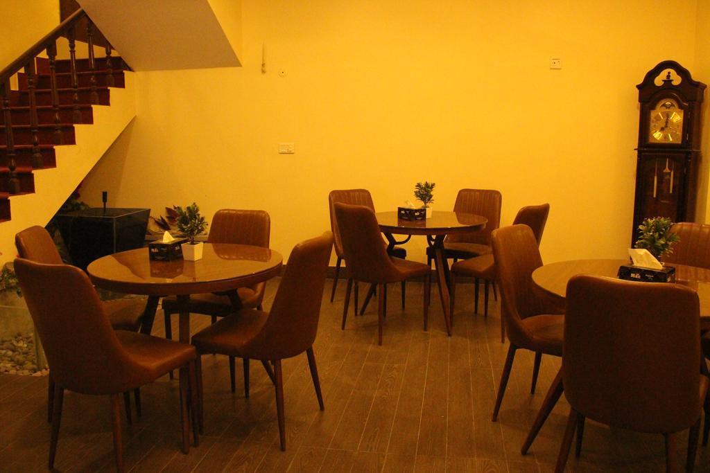 Luxury Inn Karacsi Kültér fotó