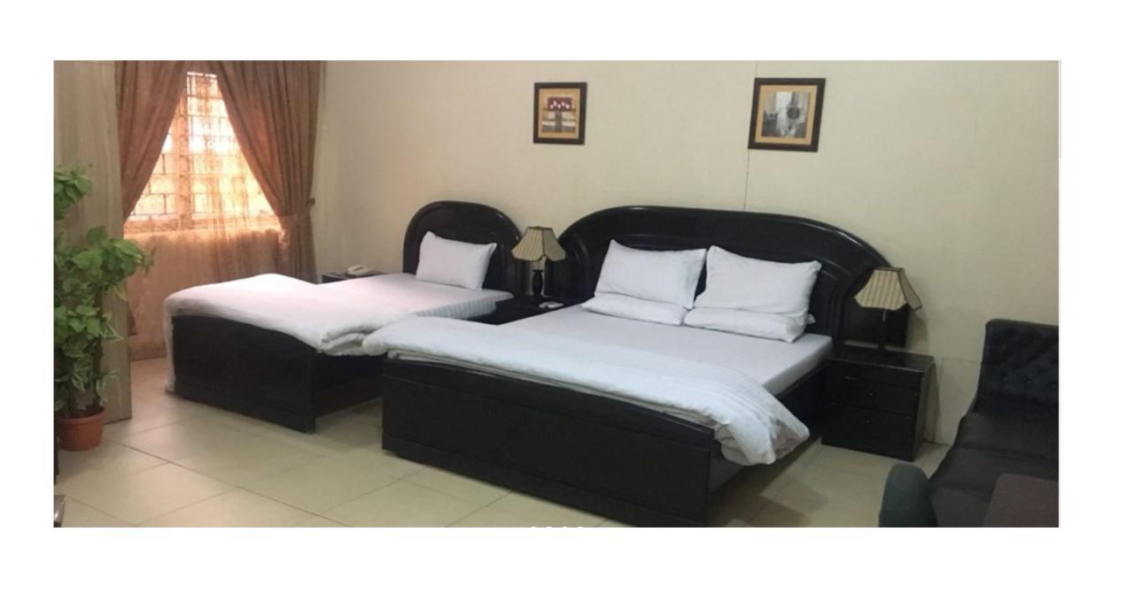 Luxury Inn Karacsi Kültér fotó