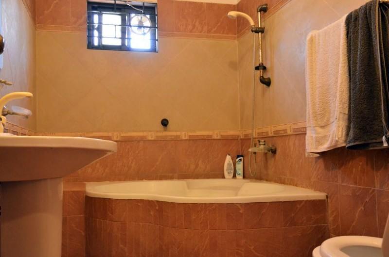 Luxury Inn Karacsi Kültér fotó