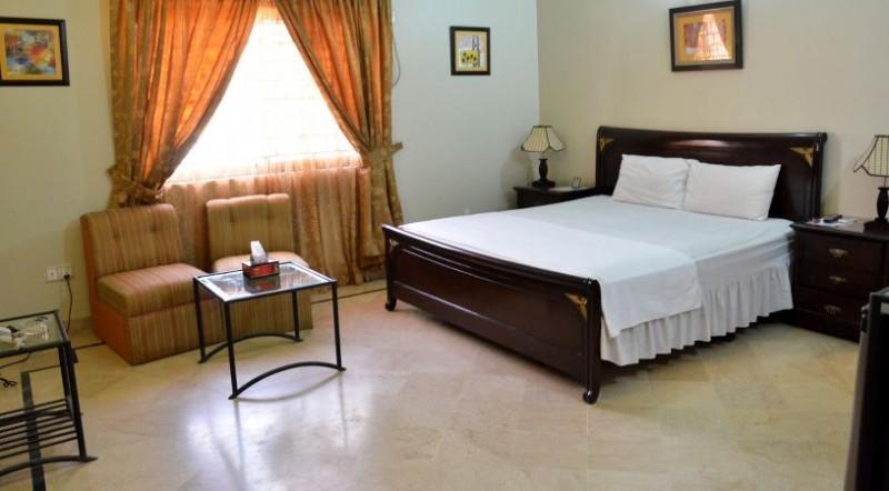 Luxury Inn Karacsi Kültér fotó