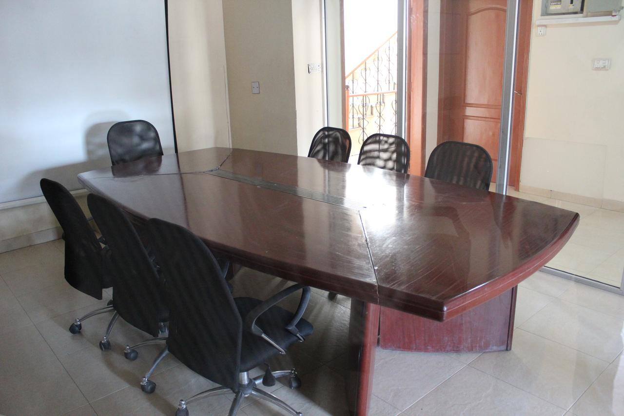 Luxury Inn Karacsi Kültér fotó