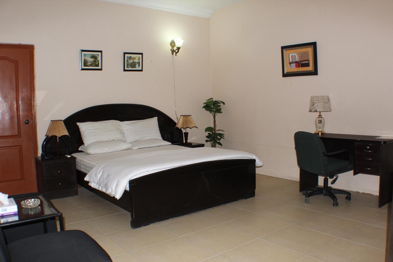 Luxury Inn Karacsi Kültér fotó