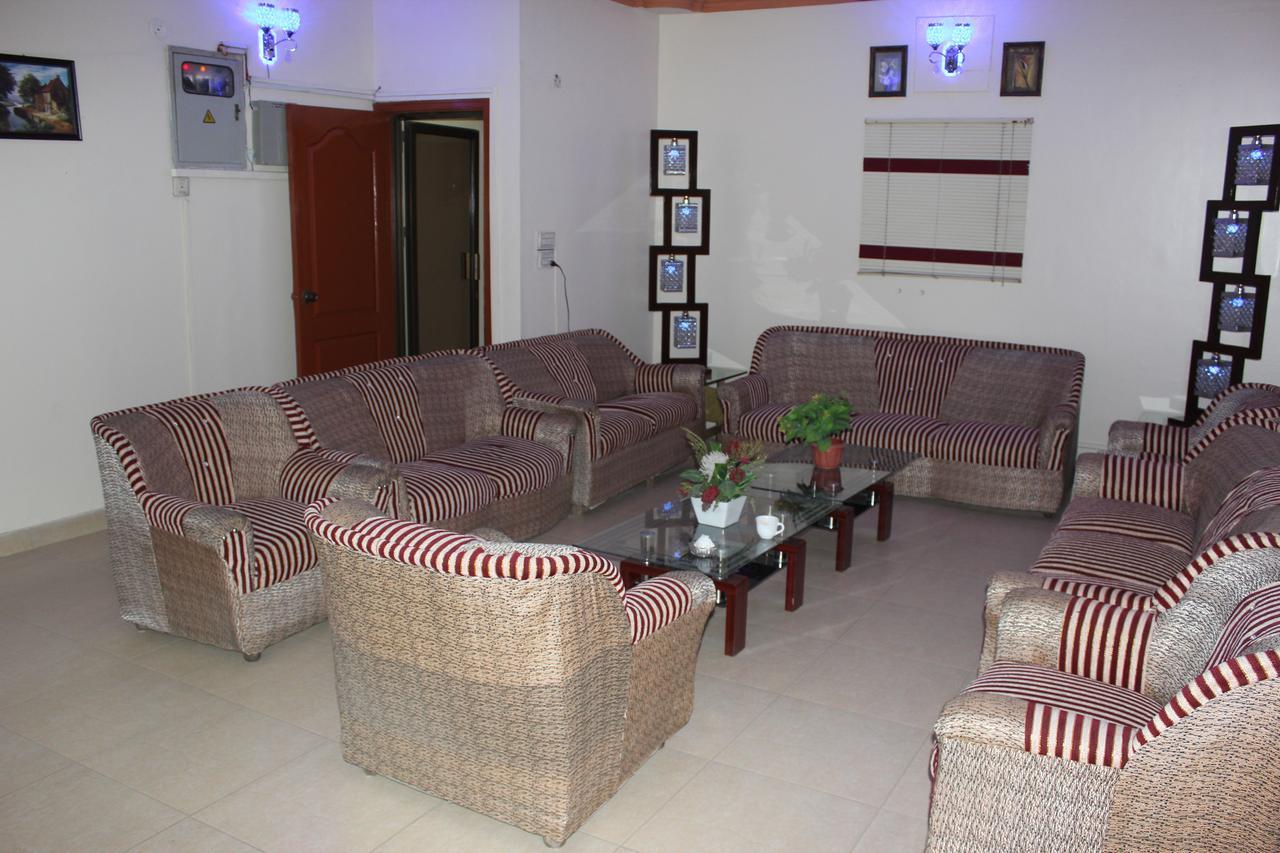 Luxury Inn Karacsi Kültér fotó