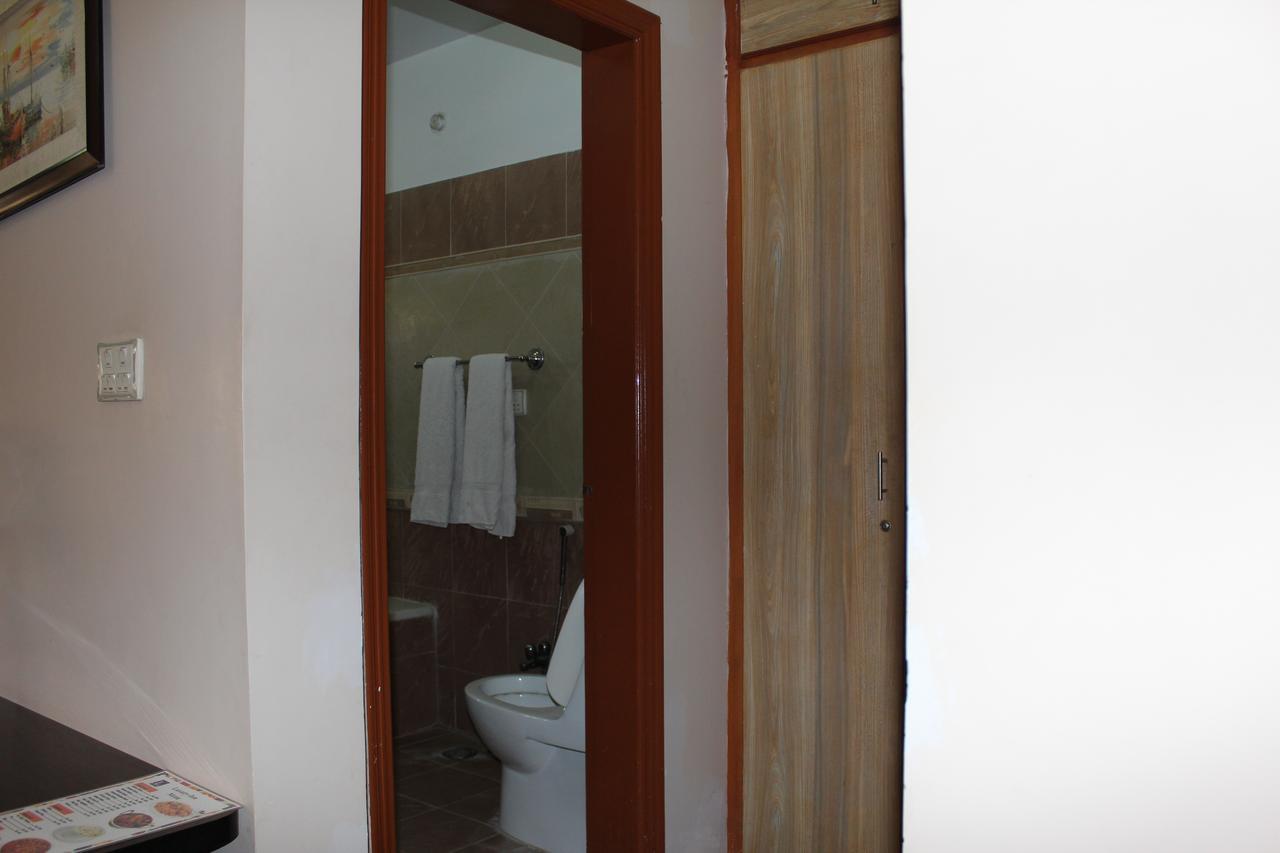 Luxury Inn Karacsi Kültér fotó