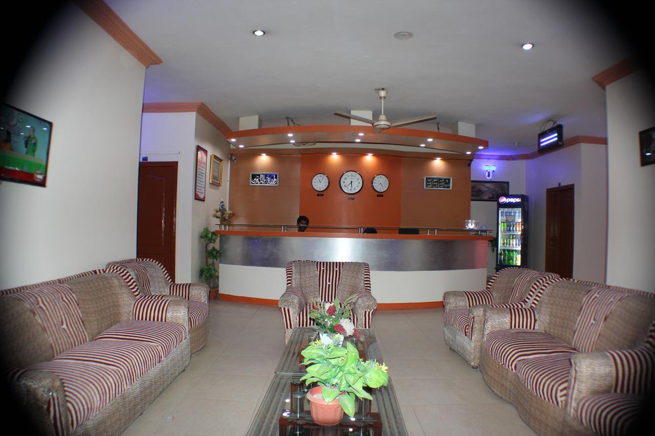 Luxury Inn Karacsi Kültér fotó