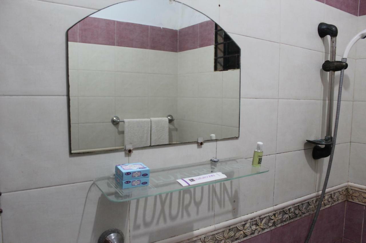 Luxury Inn Karacsi Kültér fotó