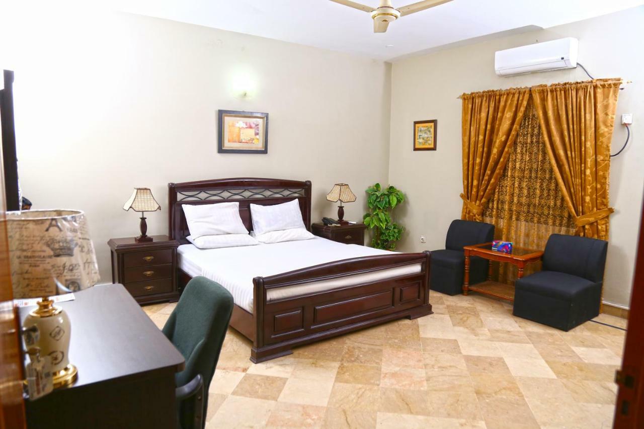 Luxury Inn Karacsi Kültér fotó